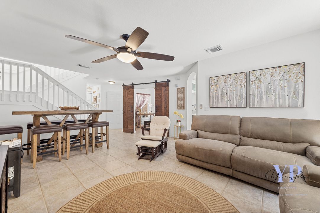 For Sale: $389,900 (2 beds, 2 baths, 1322 Square Feet)