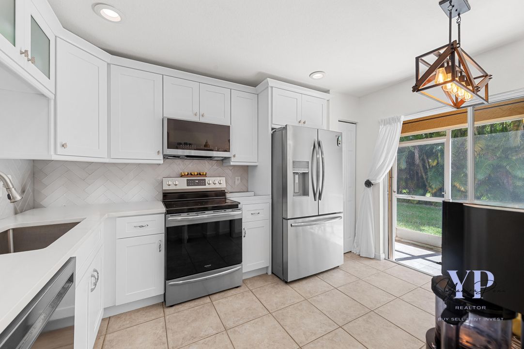 For Sale: $389,900 (2 beds, 2 baths, 1322 Square Feet)