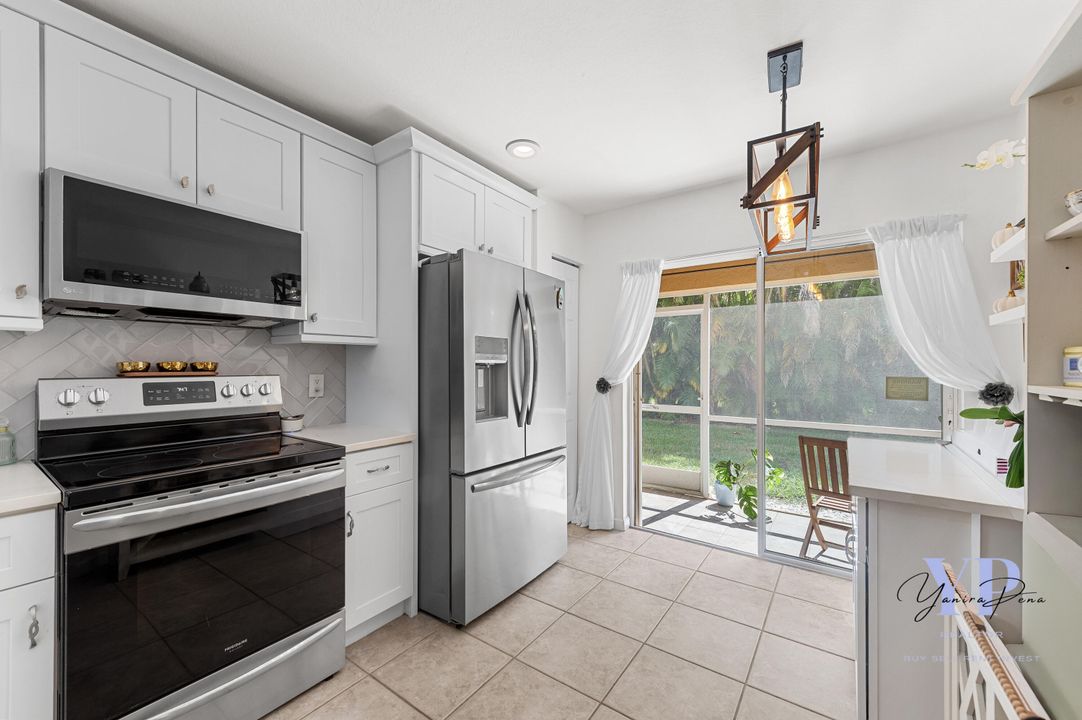 For Sale: $389,900 (2 beds, 2 baths, 1322 Square Feet)