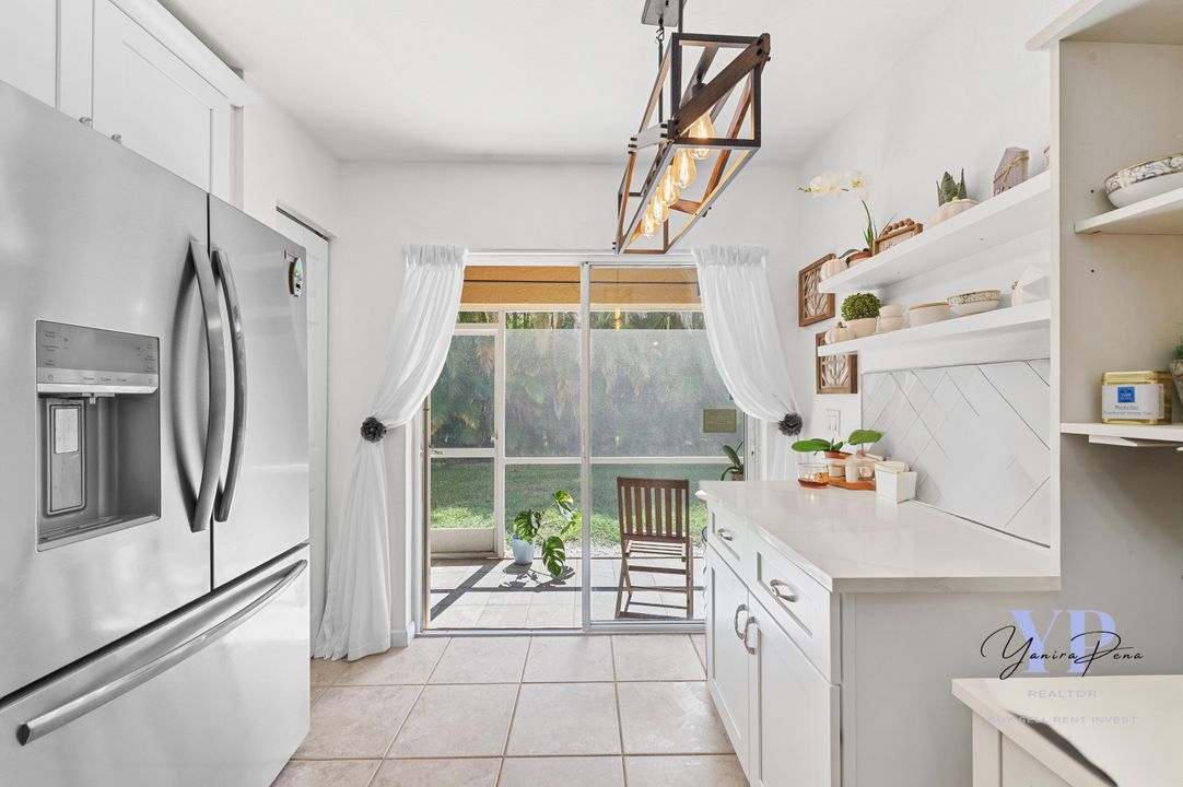 For Sale: $389,900 (2 beds, 2 baths, 1322 Square Feet)