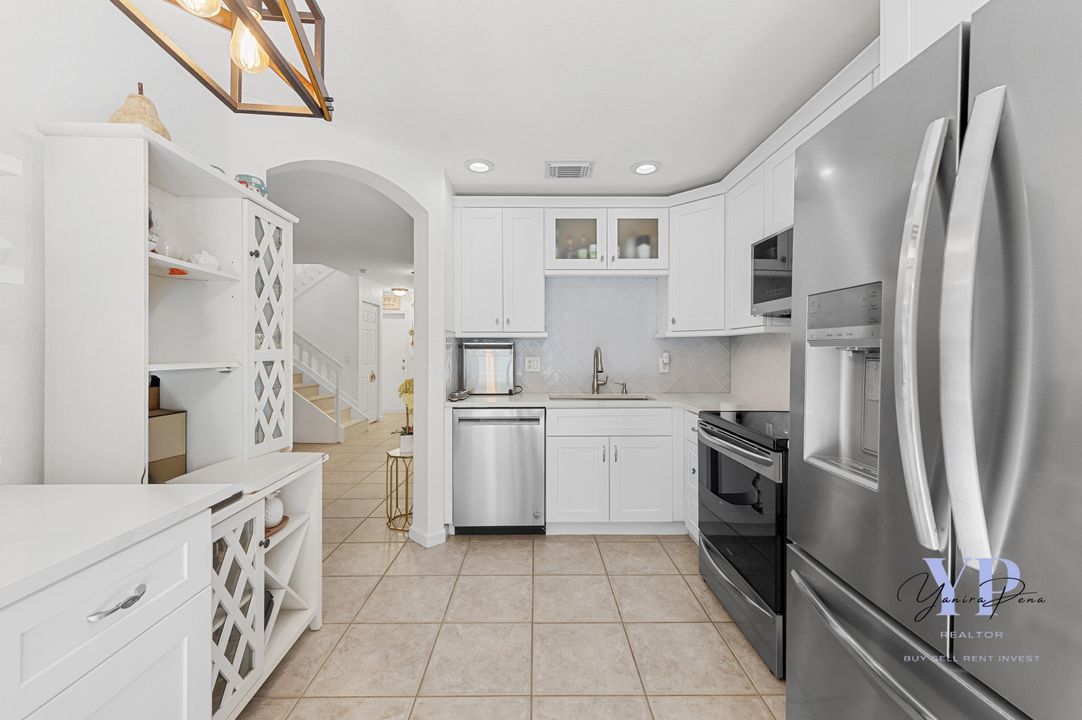 For Sale: $389,900 (2 beds, 2 baths, 1322 Square Feet)