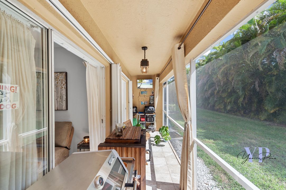 For Sale: $389,900 (2 beds, 2 baths, 1322 Square Feet)