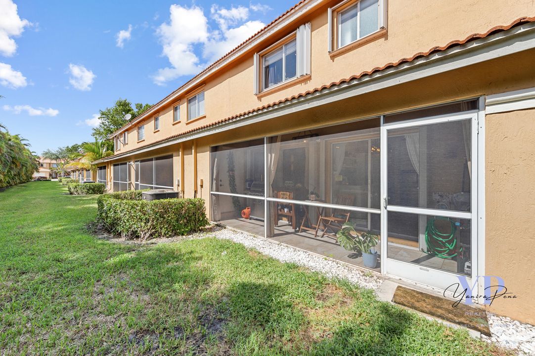 For Sale: $389,900 (2 beds, 2 baths, 1322 Square Feet)