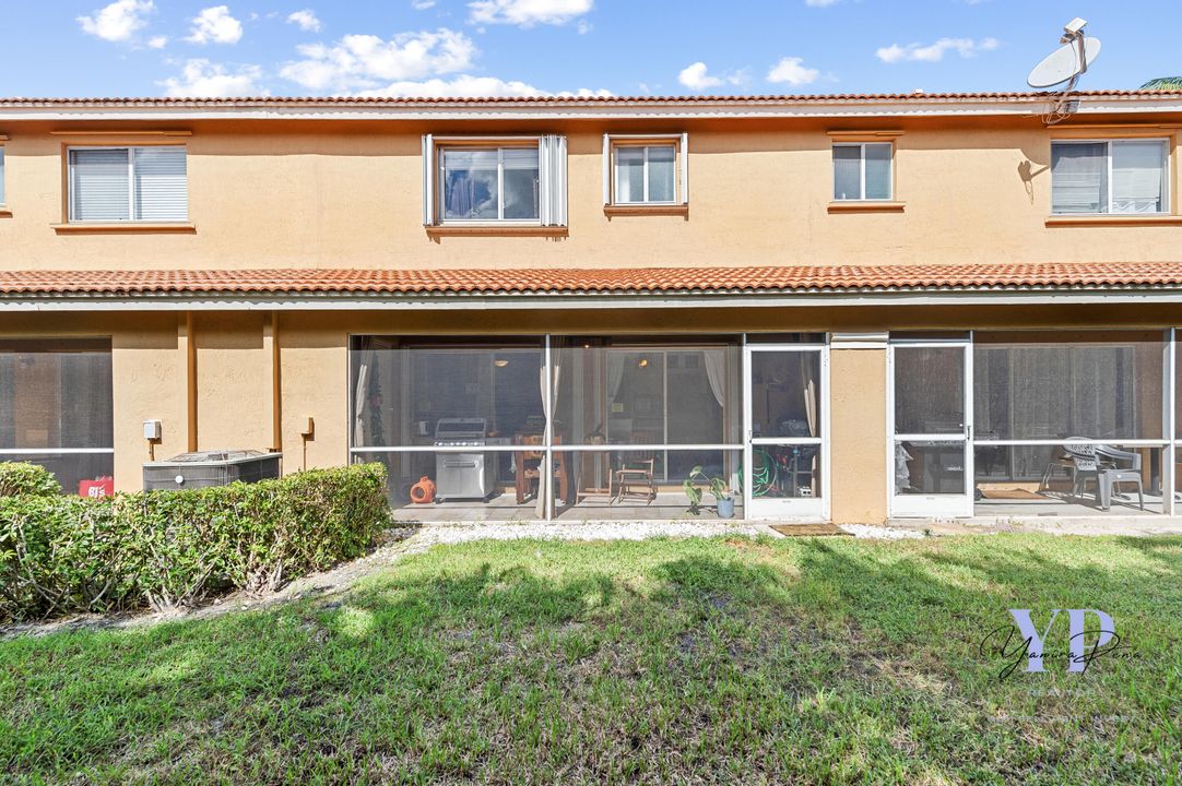 For Sale: $389,900 (2 beds, 2 baths, 1322 Square Feet)