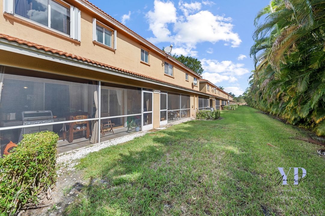 For Sale: $389,900 (2 beds, 2 baths, 1322 Square Feet)