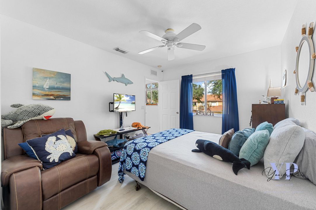 For Sale: $389,900 (2 beds, 2 baths, 1322 Square Feet)