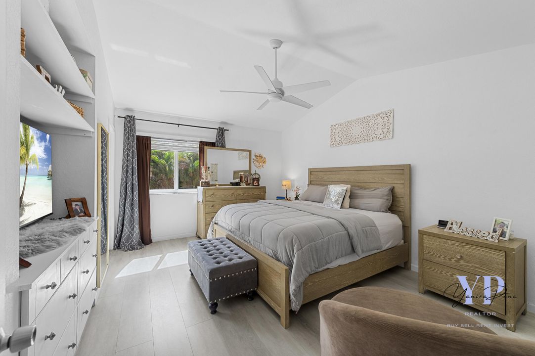 For Sale: $389,900 (2 beds, 2 baths, 1322 Square Feet)