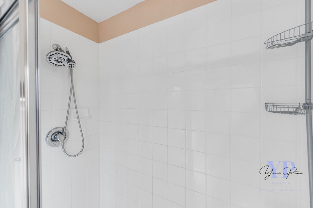 For Sale: $389,900 (2 beds, 2 baths, 1322 Square Feet)