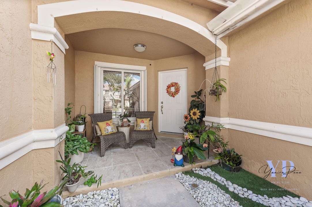 For Sale: $389,900 (2 beds, 2 baths, 1322 Square Feet)