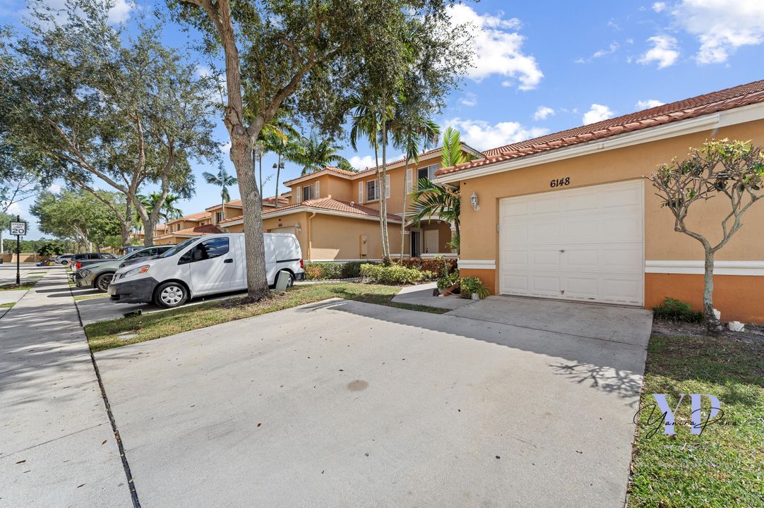 For Sale: $389,900 (2 beds, 2 baths, 1322 Square Feet)