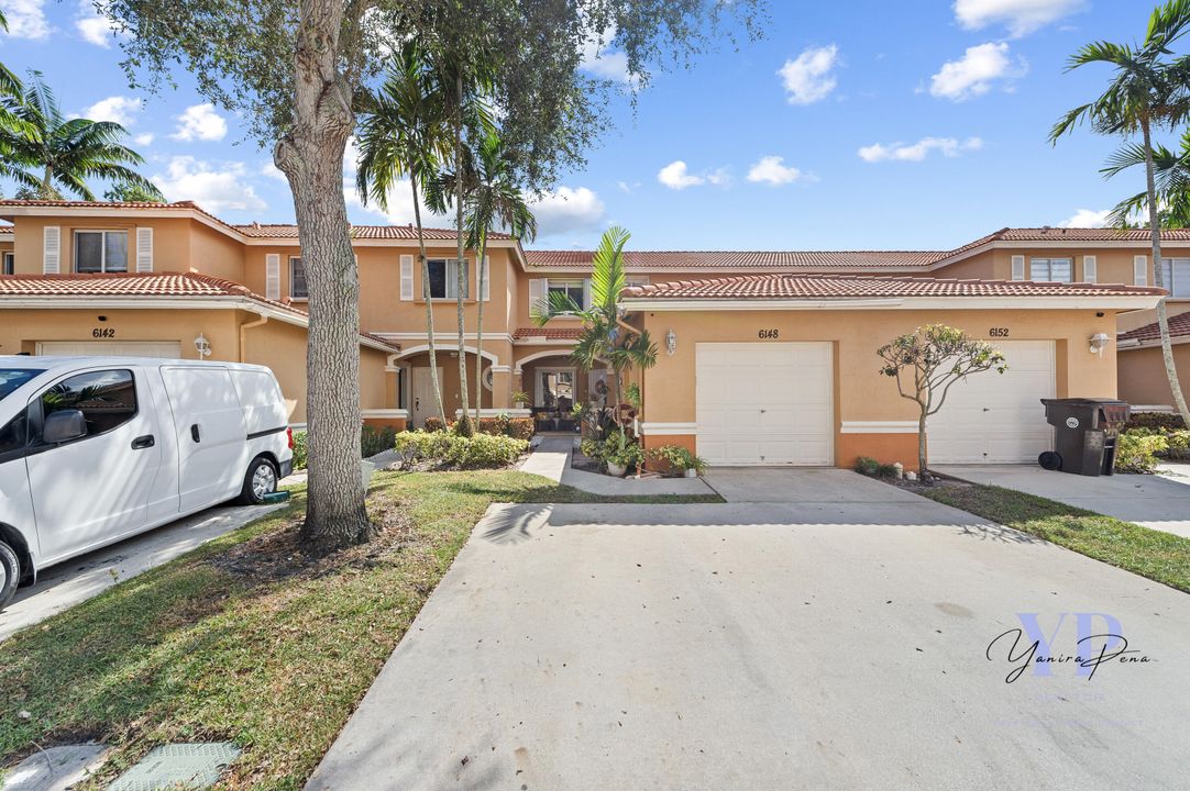 For Sale: $389,900 (2 beds, 2 baths, 1322 Square Feet)