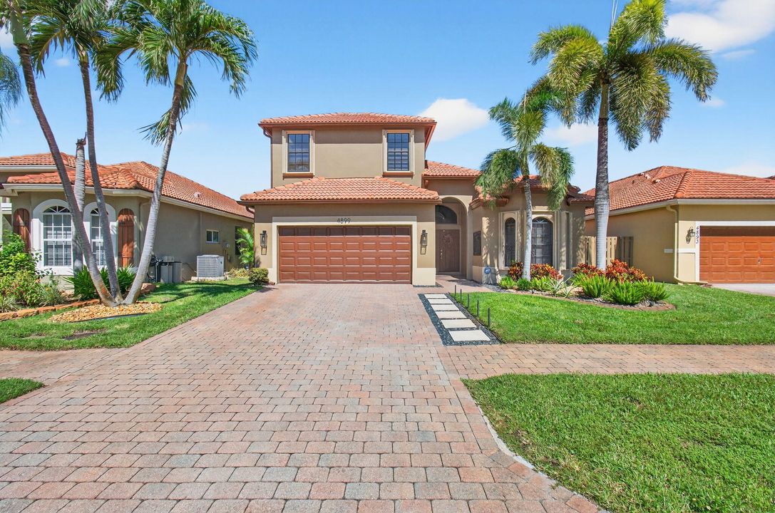 Под контрактом: $749,999 (4 спален, 4 ванн, 2297 Квадратных фут)