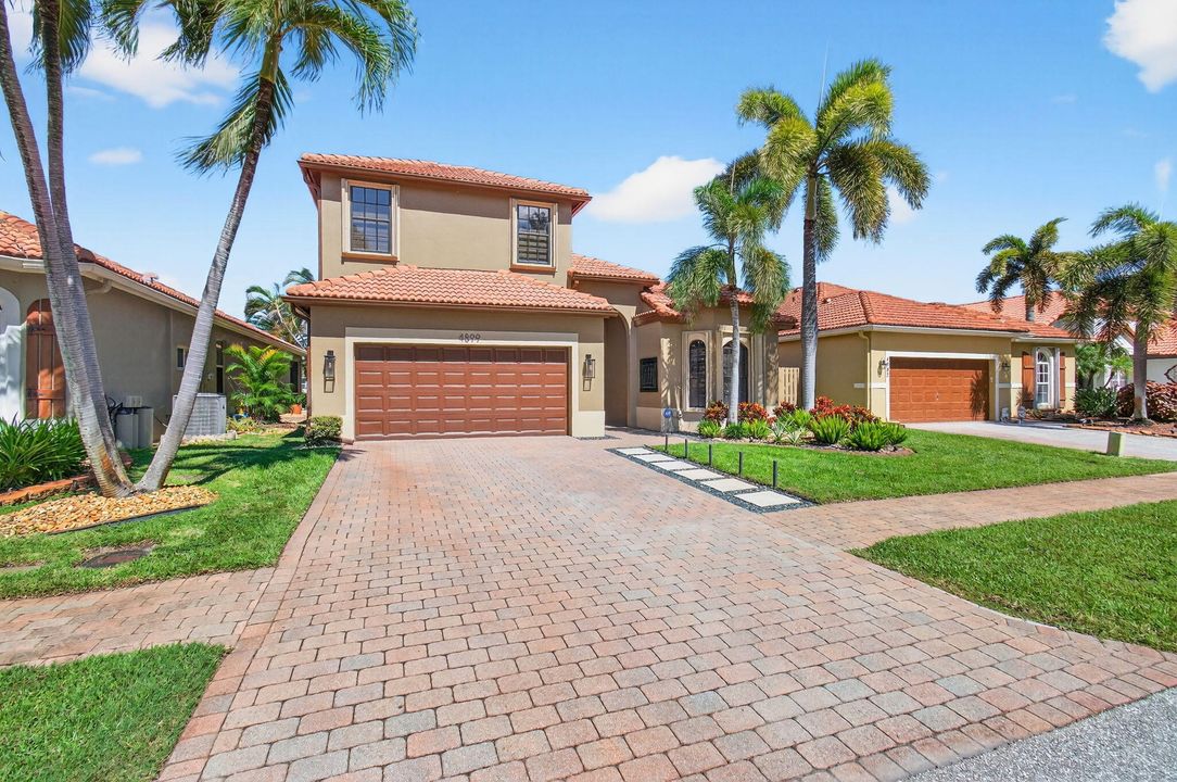 Под контрактом: $749,999 (4 спален, 4 ванн, 2297 Квадратных фут)