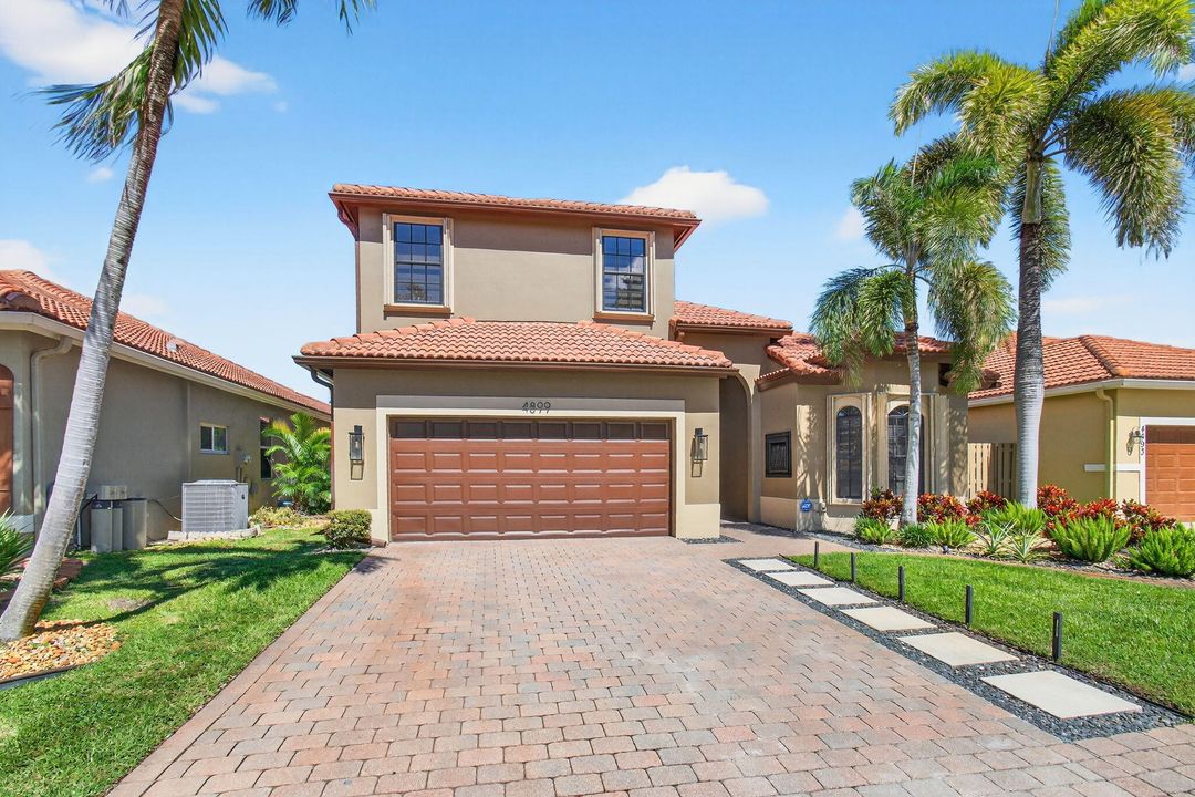 Под контрактом: $749,999 (4 спален, 4 ванн, 2297 Квадратных фут)