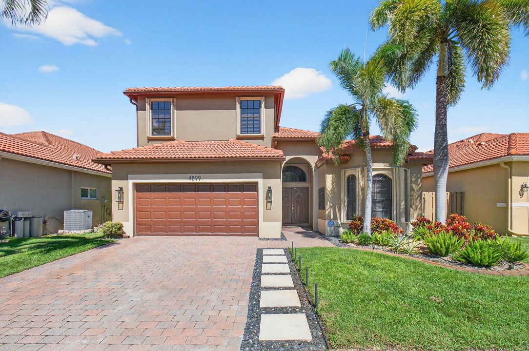 Под контрактом: $749,999 (4 спален, 4 ванн, 2297 Квадратных фут)