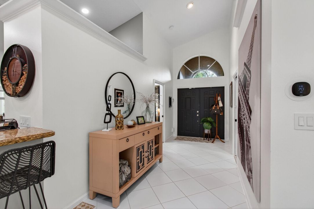 Под контрактом: $749,999 (4 спален, 4 ванн, 2297 Квадратных фут)