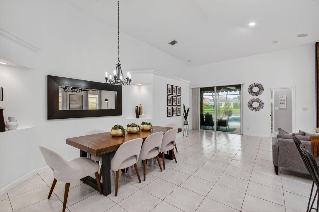 Под контрактом: $749,999 (4 спален, 4 ванн, 2297 Квадратных фут)