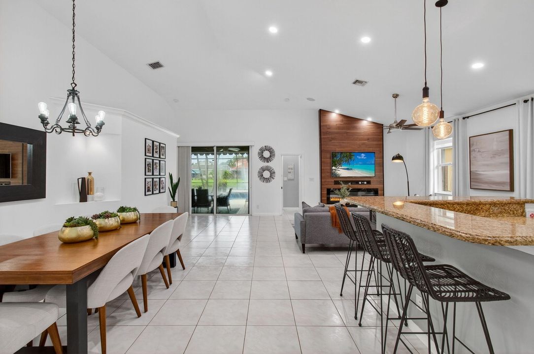 Под контрактом: $749,999 (4 спален, 4 ванн, 2297 Квадратных фут)