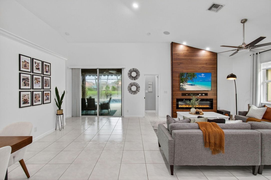 Под контрактом: $749,999 (4 спален, 4 ванн, 2297 Квадратных фут)