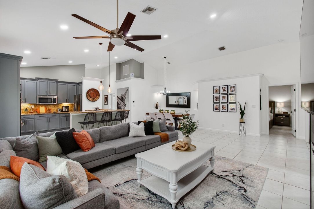 Под контрактом: $749,999 (4 спален, 4 ванн, 2297 Квадратных фут)