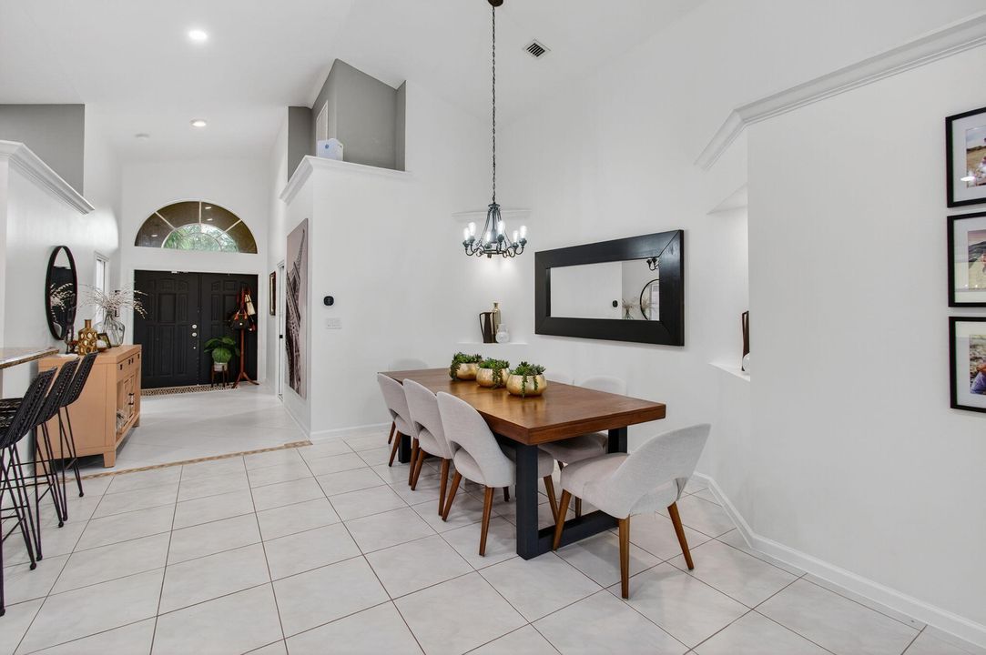 Под контрактом: $749,999 (4 спален, 4 ванн, 2297 Квадратных фут)