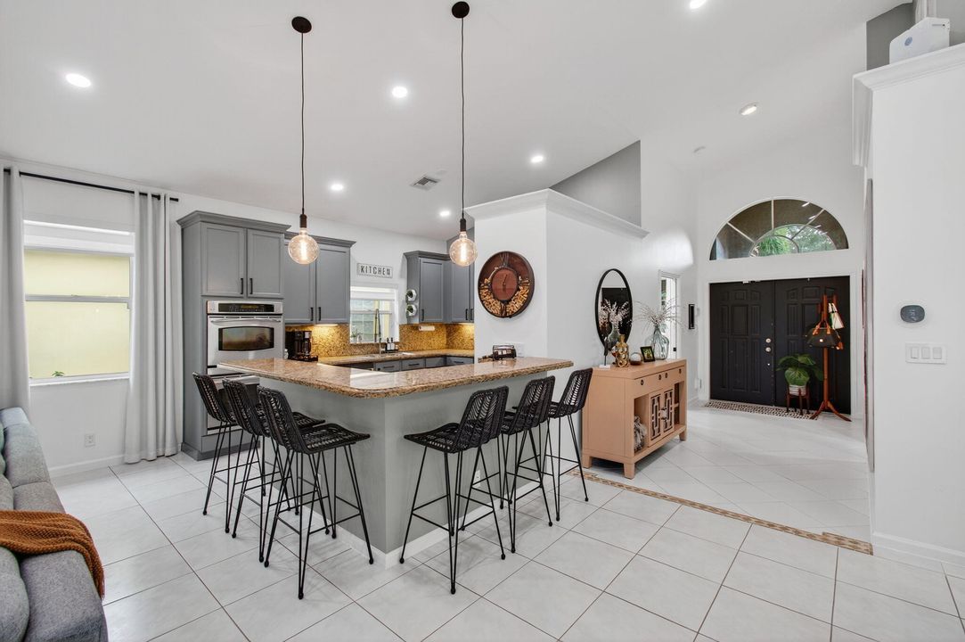 Под контрактом: $749,999 (4 спален, 4 ванн, 2297 Квадратных фут)