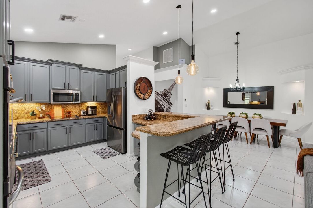 Под контрактом: $749,999 (4 спален, 4 ванн, 2297 Квадратных фут)