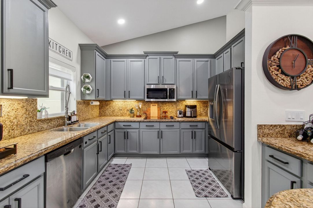 Под контрактом: $749,999 (4 спален, 4 ванн, 2297 Квадратных фут)