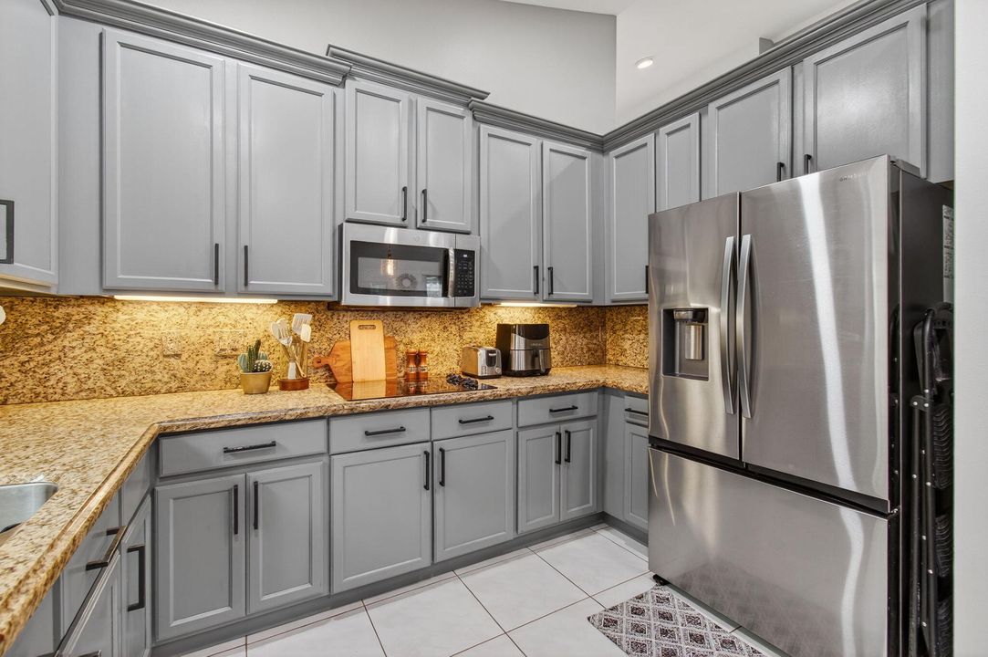 Под контрактом: $749,999 (4 спален, 4 ванн, 2297 Квадратных фут)