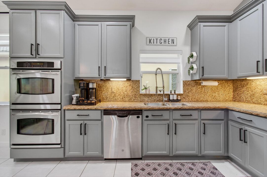 Под контрактом: $749,999 (4 спален, 4 ванн, 2297 Квадратных фут)