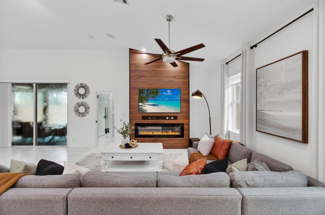 Под контрактом: $749,999 (4 спален, 4 ванн, 2297 Квадратных фут)