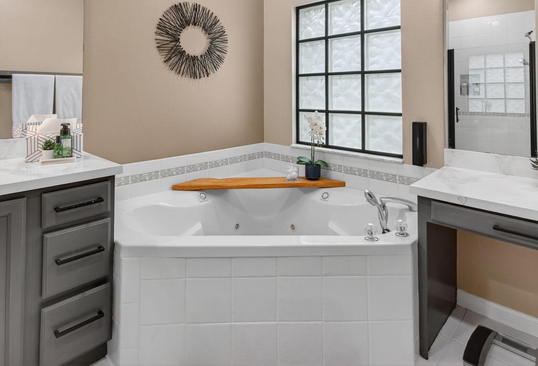 Под контрактом: $749,999 (4 спален, 4 ванн, 2297 Квадратных фут)