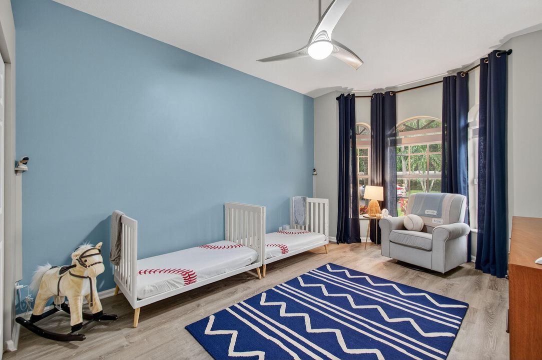 Под контрактом: $749,999 (4 спален, 4 ванн, 2297 Квадратных фут)