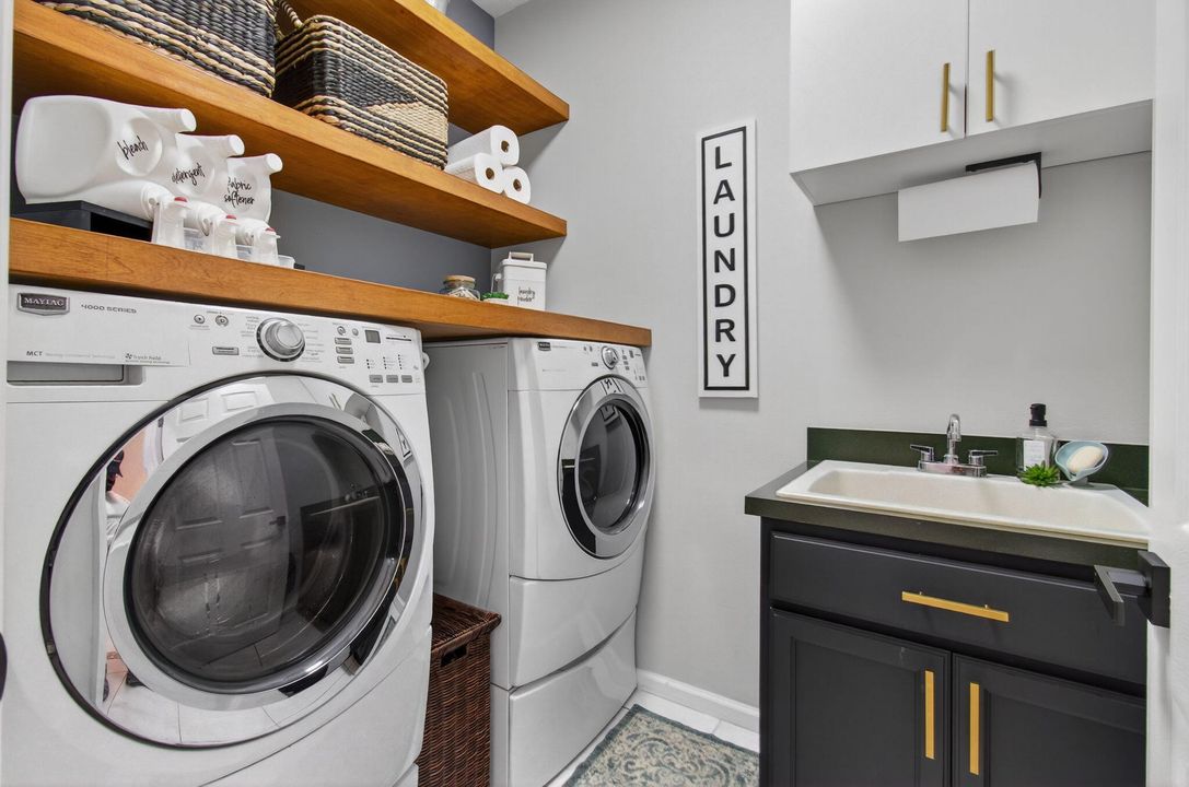 Под контрактом: $749,999 (4 спален, 4 ванн, 2297 Квадратных фут)