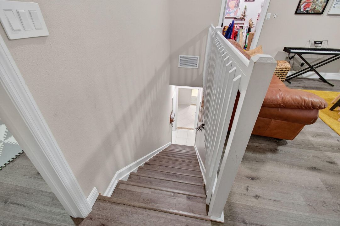 Под контрактом: $749,999 (4 спален, 4 ванн, 2297 Квадратных фут)