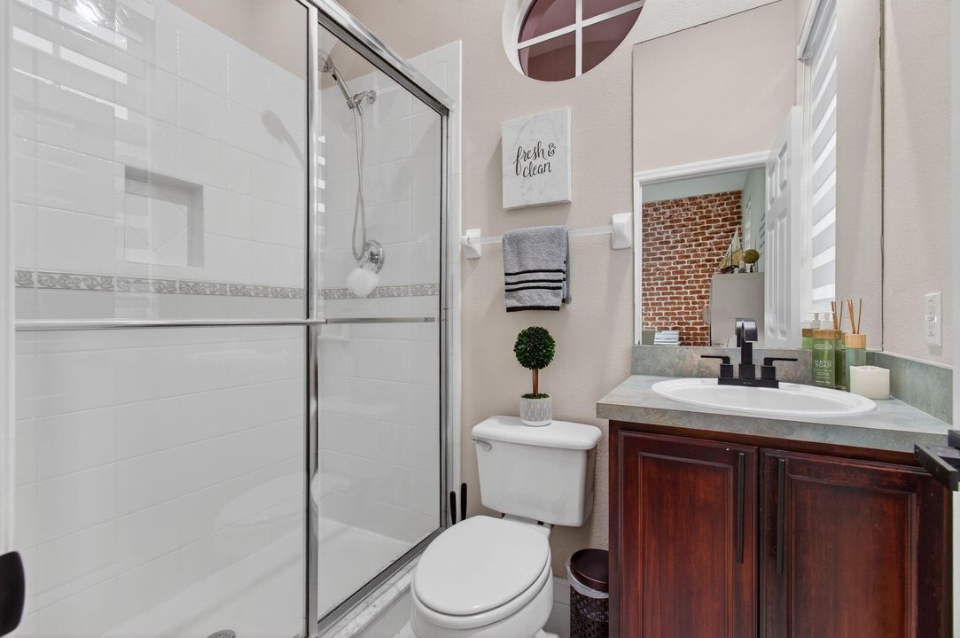 Под контрактом: $749,999 (4 спален, 4 ванн, 2297 Квадратных фут)