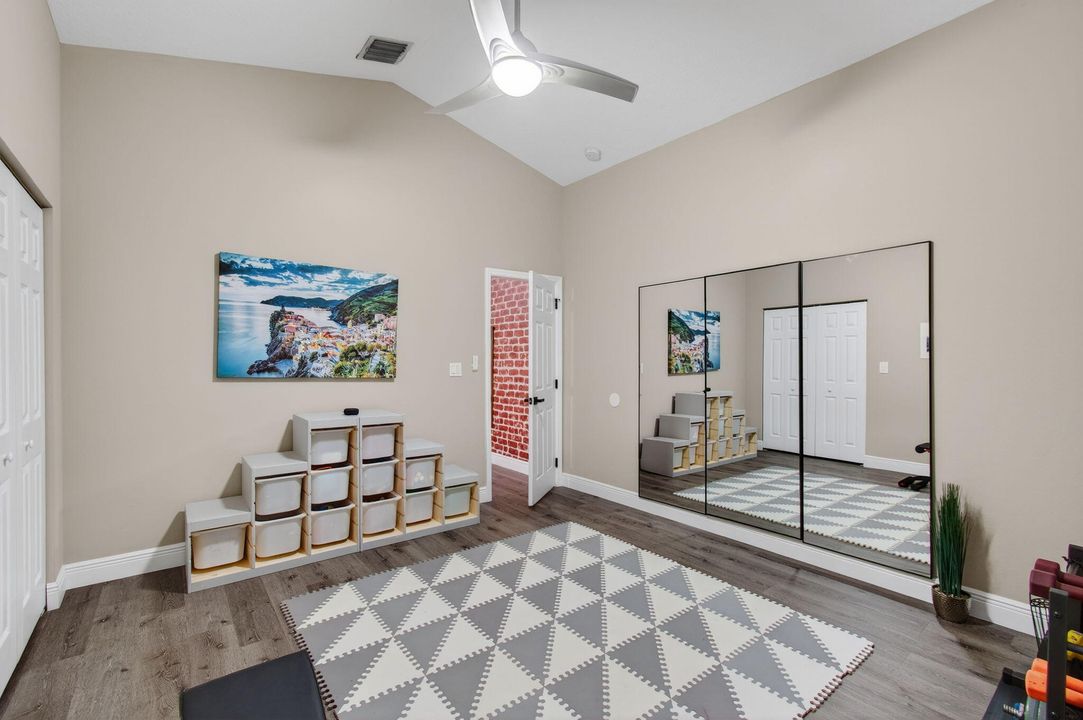 Под контрактом: $749,999 (4 спален, 4 ванн, 2297 Квадратных фут)