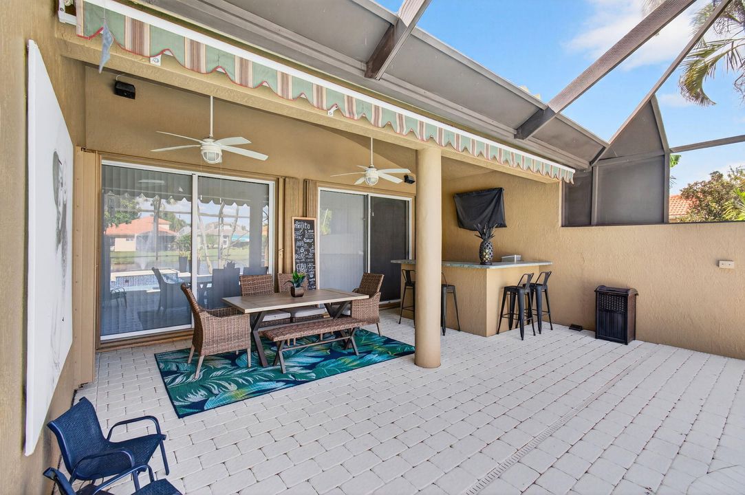 Под контрактом: $749,999 (4 спален, 4 ванн, 2297 Квадратных фут)