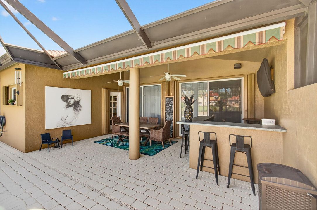 Под контрактом: $749,999 (4 спален, 4 ванн, 2297 Квадратных фут)