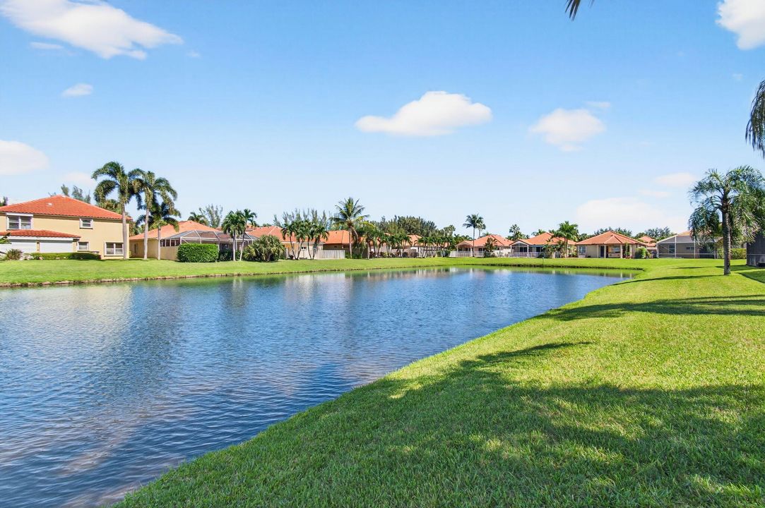 Под контрактом: $749,999 (4 спален, 4 ванн, 2297 Квадратных фут)