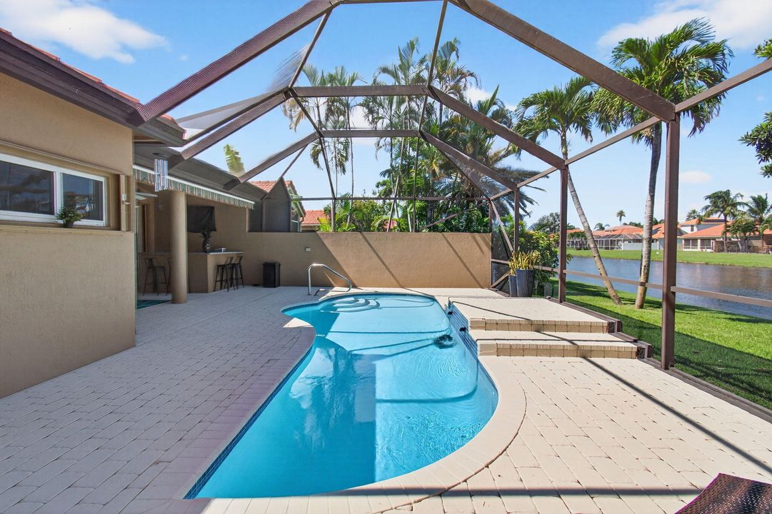 Под контрактом: $749,999 (4 спален, 4 ванн, 2297 Квадратных фут)