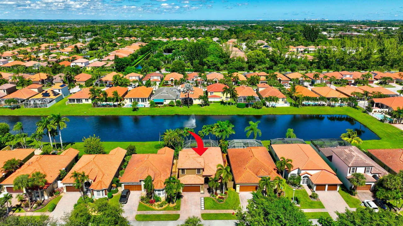 Под контрактом: $749,999 (4 спален, 4 ванн, 2297 Квадратных фут)