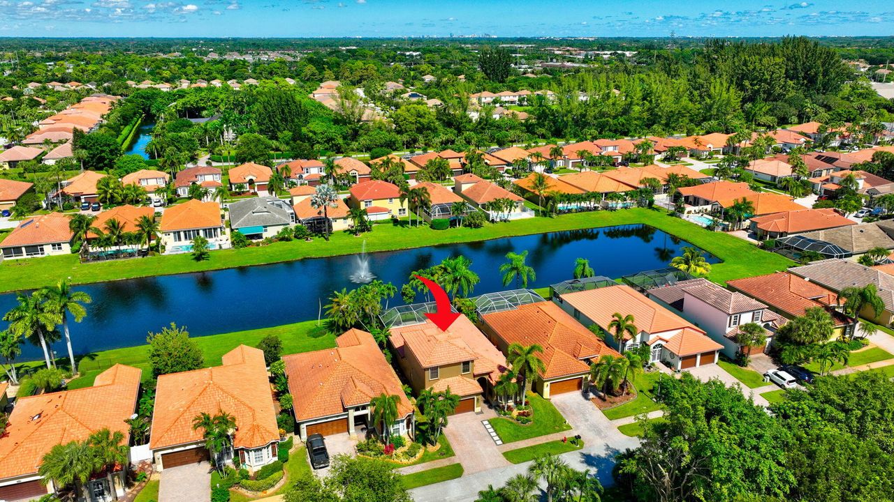 Под контрактом: $749,999 (4 спален, 4 ванн, 2297 Квадратных фут)