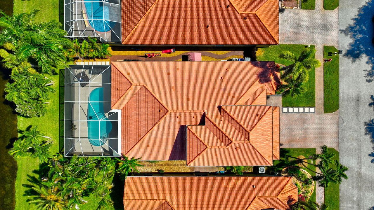 Под контрактом: $749,999 (4 спален, 4 ванн, 2297 Квадратных фут)