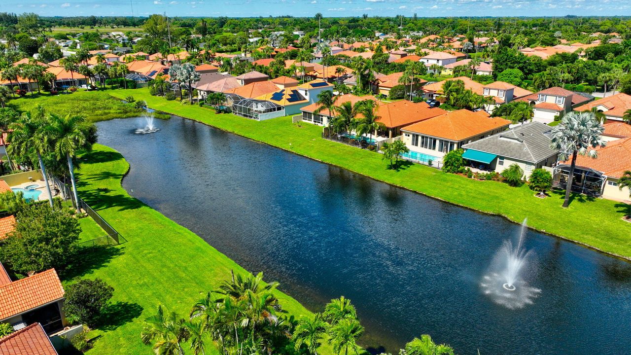 Под контрактом: $749,999 (4 спален, 4 ванн, 2297 Квадратных фут)