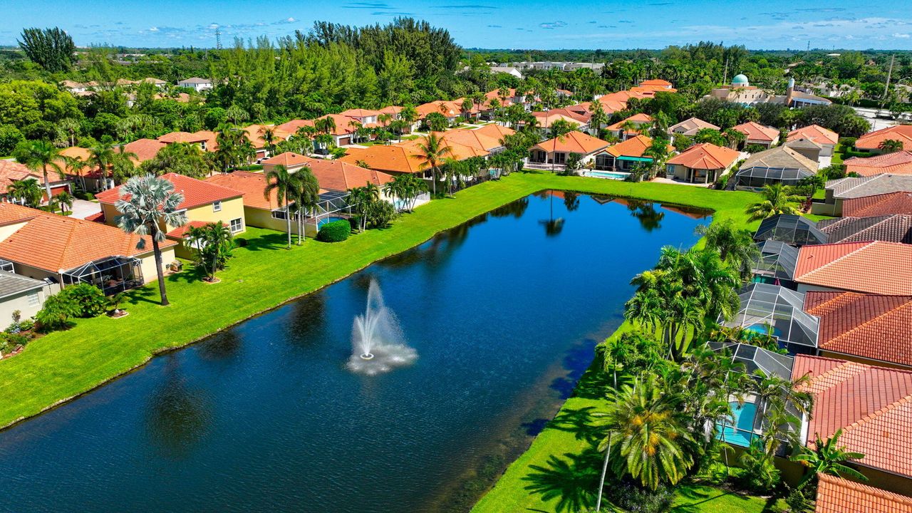 Под контрактом: $749,999 (4 спален, 4 ванн, 2297 Квадратных фут)