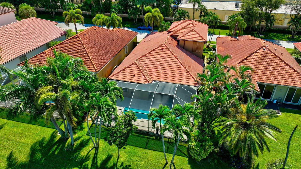 Под контрактом: $749,999 (4 спален, 4 ванн, 2297 Квадратных фут)