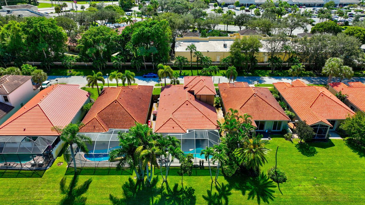 Под контрактом: $749,999 (4 спален, 4 ванн, 2297 Квадратных фут)