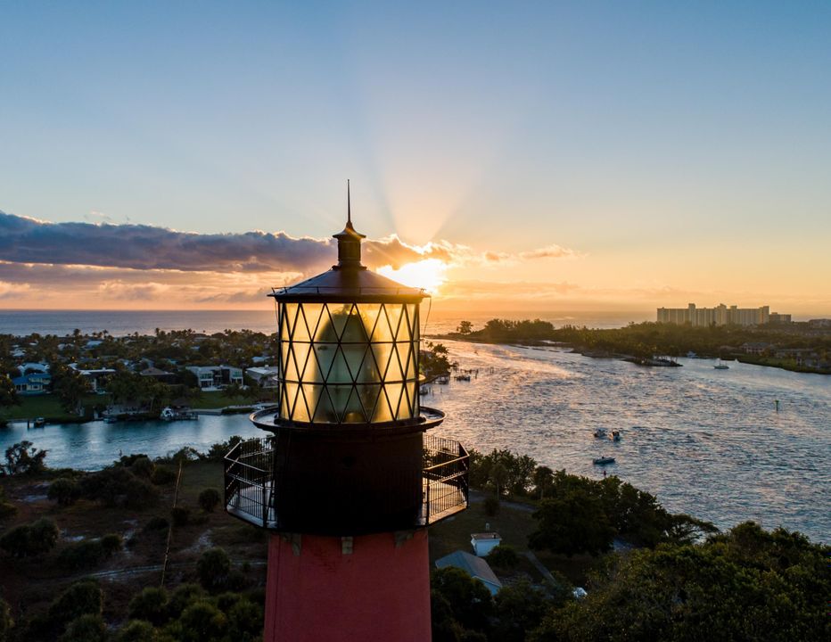 For Sale: $859,500 (3 beds, 2 baths, 2206 Square Feet)