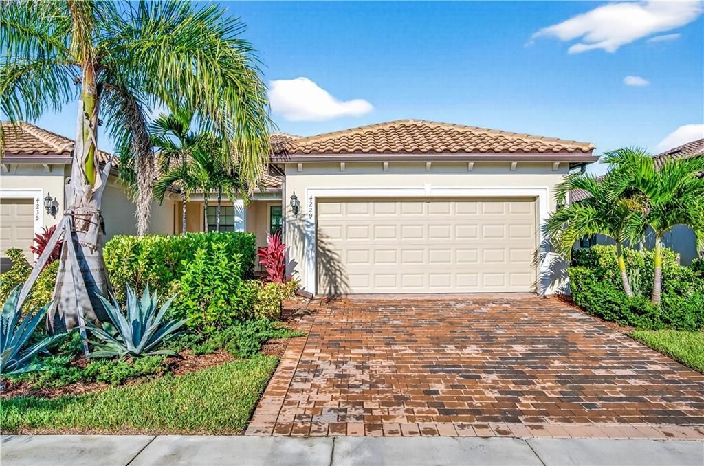 For Sale: $429,950 (2 beds, 2 baths, 1584 Square Feet)